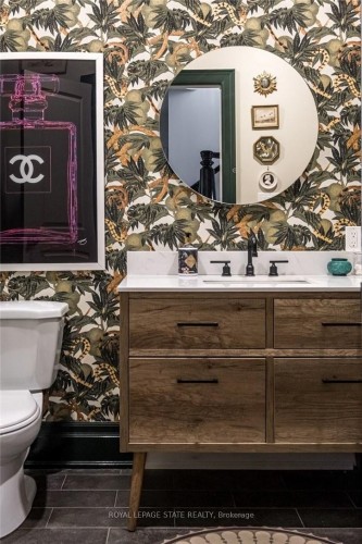 42 Melville Street, Hamilton, ON - Indoor Photo Showing Bathroom