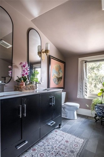 42 Melville Street, Hamilton, ON - Indoor Photo Showing Bathroom