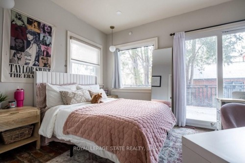 42 Melville Street, Hamilton, ON - Indoor Photo Showing Bedroom