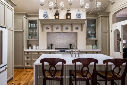 42 Melville Street, Hamilton, ON - Indoor Photo Showing Dining Room