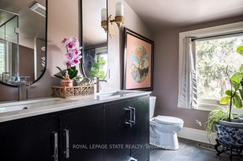 42 Melville Street, Hamilton, ON - Indoor Photo Showing Bathroom
