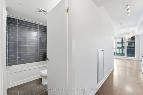1210-150 East Liberty Street, Toronto, ON - Indoor Photo Showing Bathroom