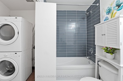 1210-150 East Liberty Street, Toronto, ON - Indoor Photo Showing Laundry Room