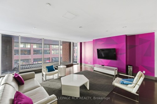 1210-150 East Liberty Street, Toronto, ON - Indoor Photo Showing Living Room