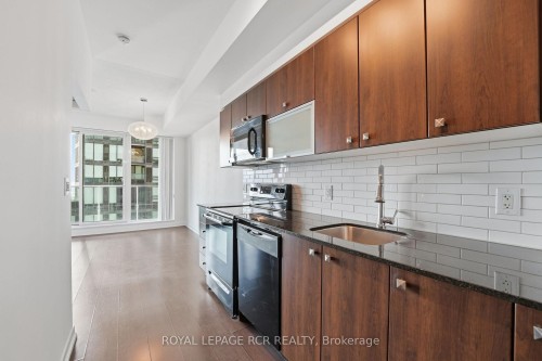 1210-150 East Liberty Street, Toronto, ON - Indoor Photo Showing Kitchen With Upgraded Kitchen