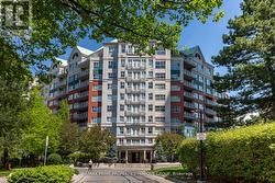 808 - 18 CONCORDE PLACE  Toronto, ON M3C 3T9