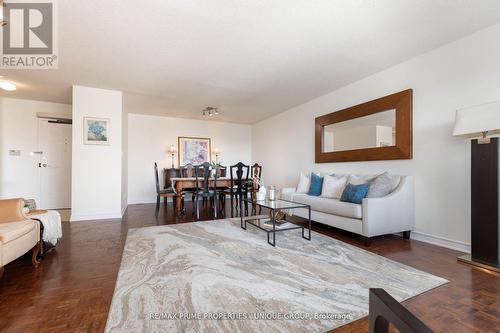 808 - 18 Concorde Place, Toronto, ON - Indoor Photo Showing Living Room