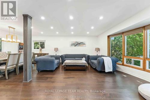 2353 Georgina Drive, Ottawa, ON - Indoor Photo Showing Living Room