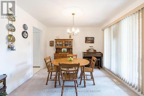 21 Forest Hill Drive, Springwater, ON - Indoor Photo Showing Dining Room
