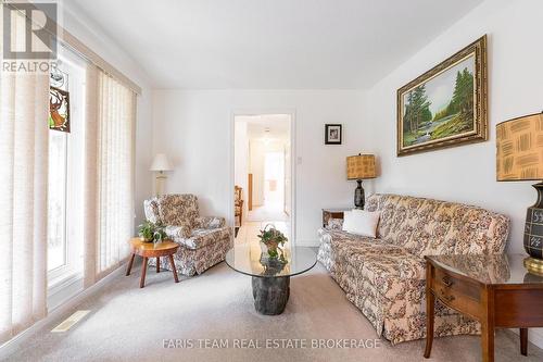 21 Forest Hill Drive, Springwater, ON - Indoor Photo Showing Living Room