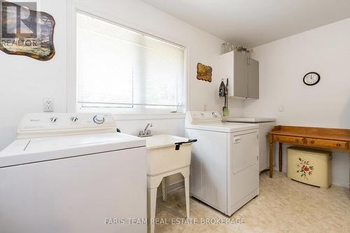 21 Forest Hill Drive, Springwater, ON - Indoor Photo Showing Laundry Room