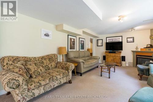 21 Forest Hill Drive, Springwater, ON - Indoor Photo Showing Living Room