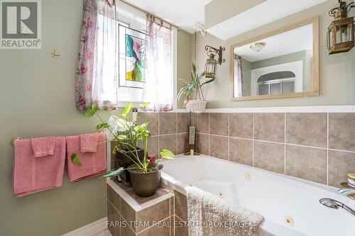 21 Forest Hill Drive, Springwater, ON - Indoor Photo Showing Bathroom