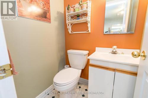 21 Forest Hill Drive, Springwater, ON - Indoor Photo Showing Bathroom