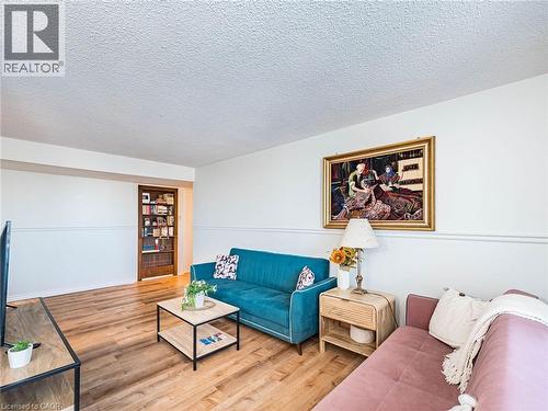 20 William Roe Boulevard Unit# 308, Newmarket, ON - Indoor Photo Showing Living Room