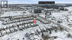 Welcome to Williamsburg, a great neighbourhood close to all amenities - 