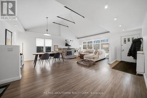 276 Lakeshore Road W, Oakville, ON 