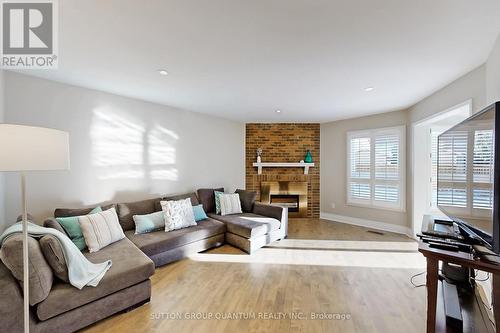 314 Leacock Avenue, Oakville, ON - Indoor Photo Showing Living Room