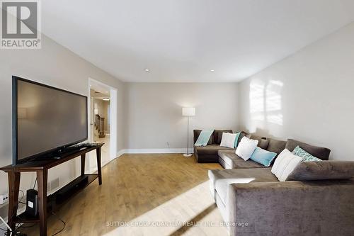 314 Leacock Avenue, Oakville, ON - Indoor Photo Showing Living Room