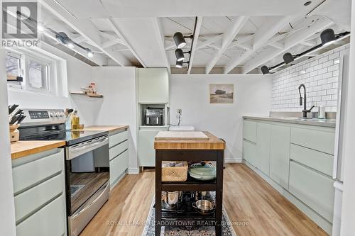 2 Ostrander Boulevard, Halton Hills, ON - Indoor Photo Showing Kitchen