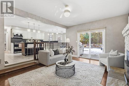 117 Miller Drive, Hamilton, ON - Indoor Photo Showing Living Room
