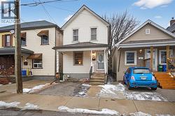 27 MAYFLOWER Avenue  Hamilton, ON L8L 2K5