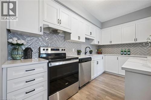 261 Woodbine Avenue Unit# 35, Kitchener, ON - Indoor Photo Showing Kitchen With Stainless Steel Kitchen With Upgraded Kitchen