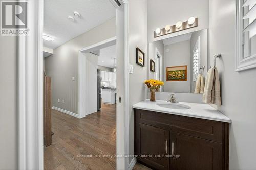 Main floor powder bath - 22 Rooke Court, Guelph (Willow West/Sugarbush/West Acres), ON 