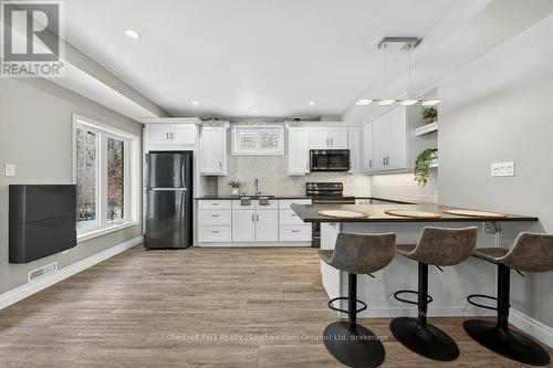 22 Rooke Court, Guelph (Willow West/Sugarbush/West Acres), ON 