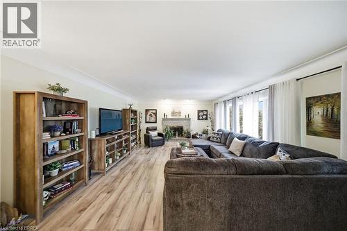 15 Talbot Street, Courtland, ON - Indoor Photo Showing Living Room