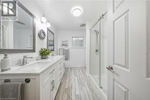15 Talbot Street, Courtland, ON - Indoor Photo Showing Bathroom