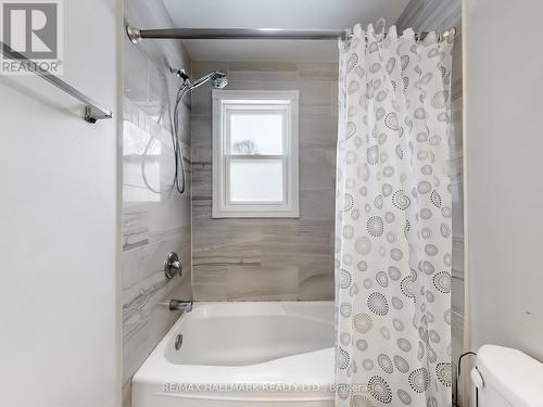 Main Floor bathroom - 79 Cartier Crescent, Richmond Hill, ON - Indoor Photo Showing Bathroom
