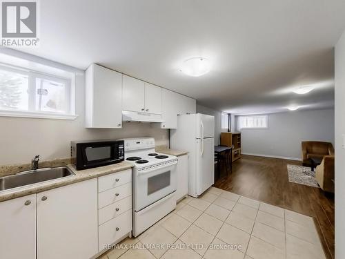 kitchen 2 - 79 Cartier Crescent, Richmond Hill, ON - Indoor Photo Showing Kitchen
