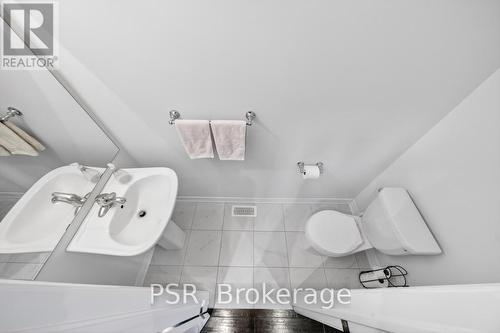 9 Starling Drive, Hamilton, ON - Indoor Photo Showing Bathroom