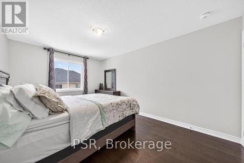 9 Starling Drive, Hamilton, ON - Indoor Photo Showing Bedroom