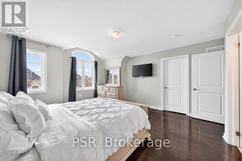 9 Starling Drive, Hamilton, ON - Indoor Photo Showing Bedroom