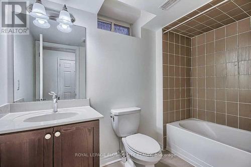 101 Huguenot Road, Oakville, ON - Indoor Photo Showing Bathroom