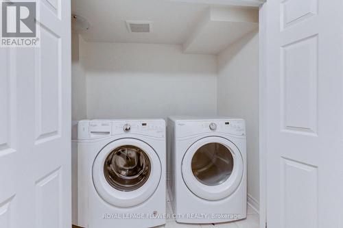 101 Huguenot Road, Oakville, ON - Indoor Photo Showing Laundry Room
