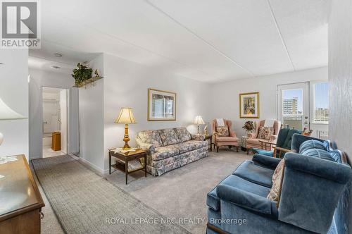418 - 198 Scott Street, St. Catharines (Fairview), ON - Indoor Photo Showing Living Room