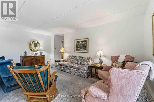 418 - 198 Scott Street, St. Catharines (Fairview), ON - Indoor Photo Showing Living Room