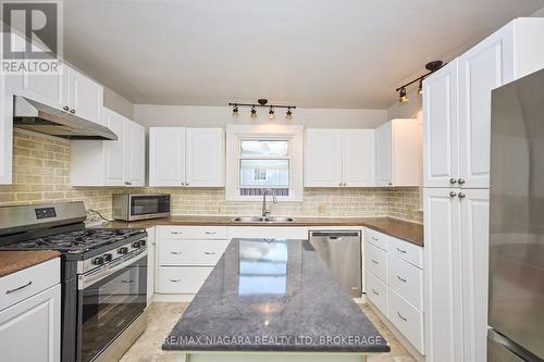 365 South Mill Street, Fort Erie (Ridgeway), ON - Indoor Photo Showing Kitchen With Double Sink