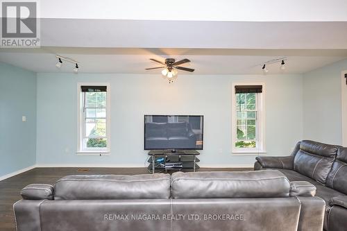 365 South Mill Street, Fort Erie (Ridgeway), ON - Indoor Photo Showing Living Room
