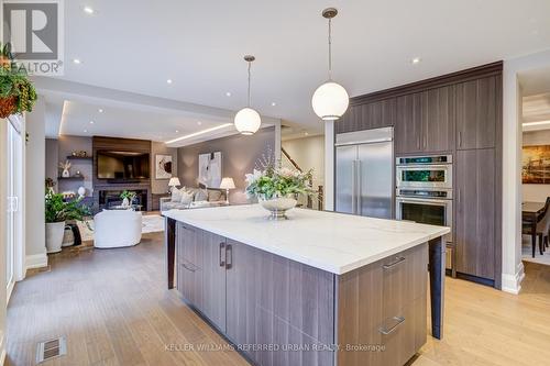 1376 Applewood Road, Mississauga, ON - Indoor Photo Showing Kitchen With Upgraded Kitchen