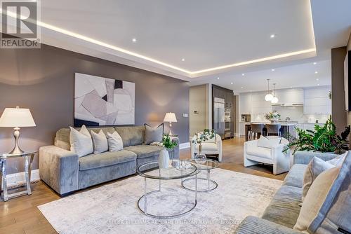1376 Applewood Road, Mississauga, ON - Indoor Photo Showing Living Room