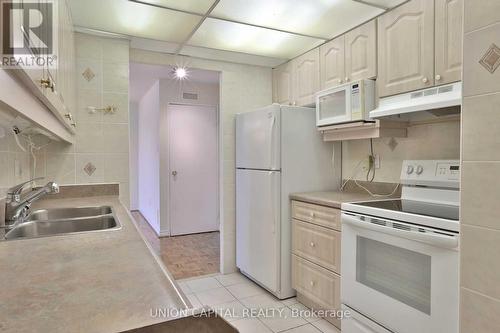 1701 - 55 Huntingdale Boulevard, Toronto, ON - Indoor Photo Showing Kitchen With Double Sink