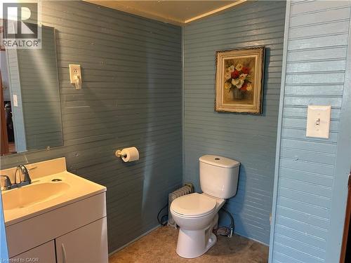 updated toilet 2023, spacious and airy houses electrical panel - 17 Maple Lane, Rainham, ON - Indoor Photo Showing Bathroom