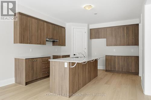 395 Reid Drive, Barrie, ON - Indoor Photo Showing Kitchen