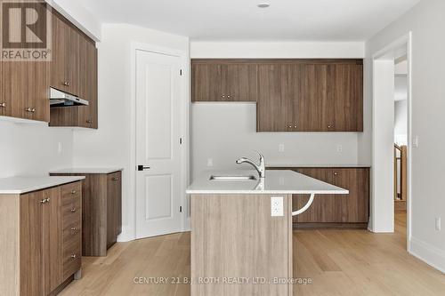 395 Reid Drive, Barrie, ON - Indoor Photo Showing Kitchen