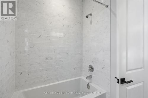 395 Reid Drive, Barrie, ON - Indoor Photo Showing Bathroom
