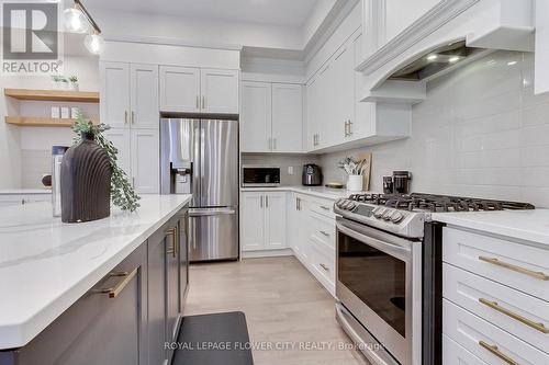 3379 Post Road, Oakville, ON - Indoor Photo Showing Kitchen With Upgraded Kitchen
